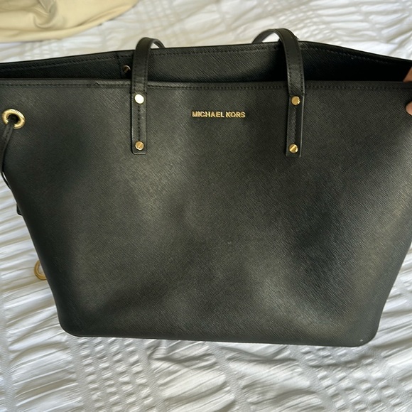 Michael Kors purse - Picture 2 of 9